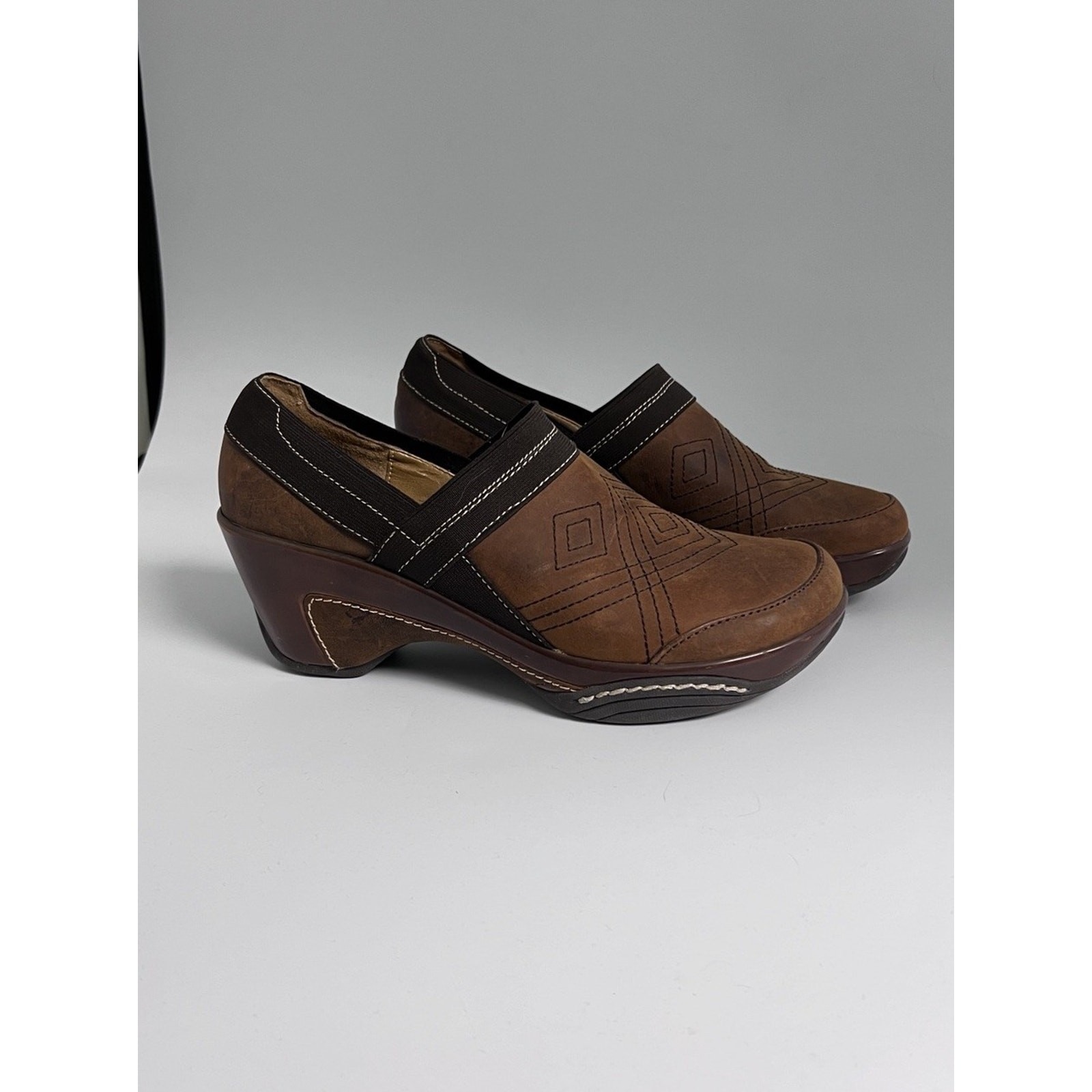 White Mountain Slip On Comfortable Women's Clogs Brown Leather Heel Sz 8.5 Retro